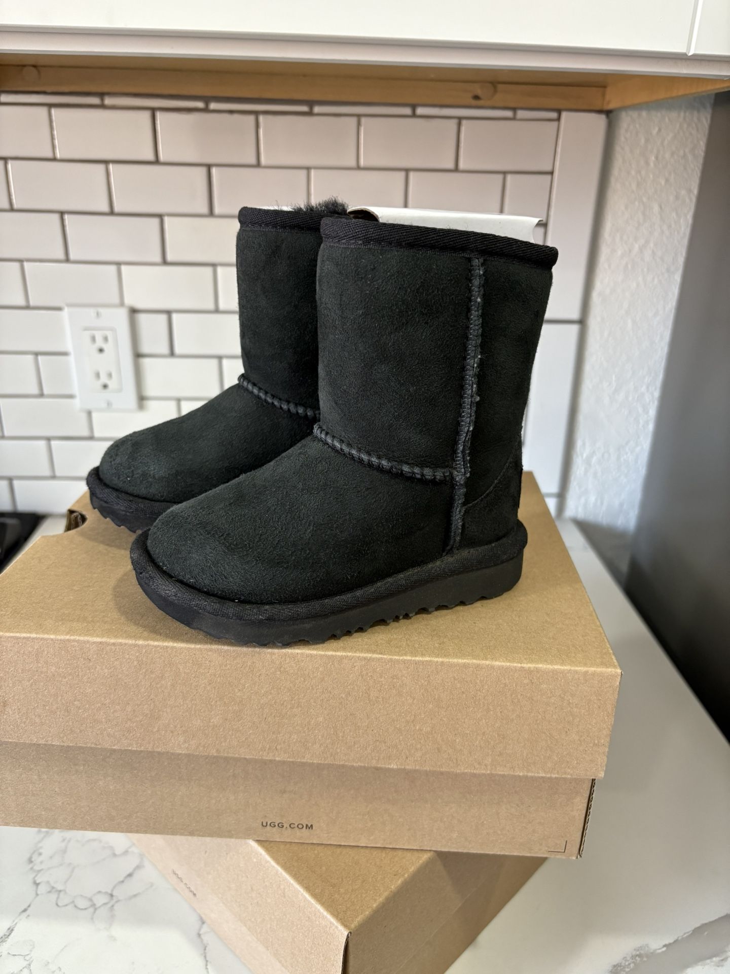 Toddler Uggs Black 7c