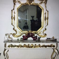 Gorgeous Table And Mirror 400,00
