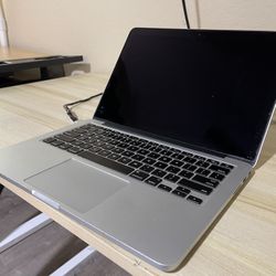 13.3” 2015 MacBook Pro 2.7GHz I5 8GB