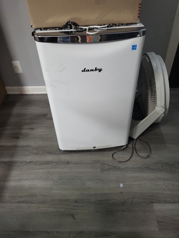 Super Nice Medium Size Mini-fridge