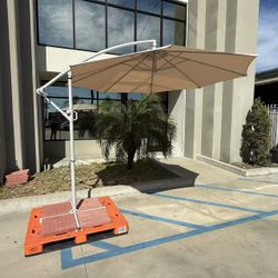 New In Box 10 Feet Offset Cantilever Outdoor Patio Tilt Crank Umbrella Red Blue Or Beige Color With Cross Stand Require Weight 