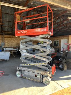 2014 Skyjack Lift