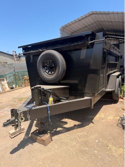 Scissor lift dump trailer