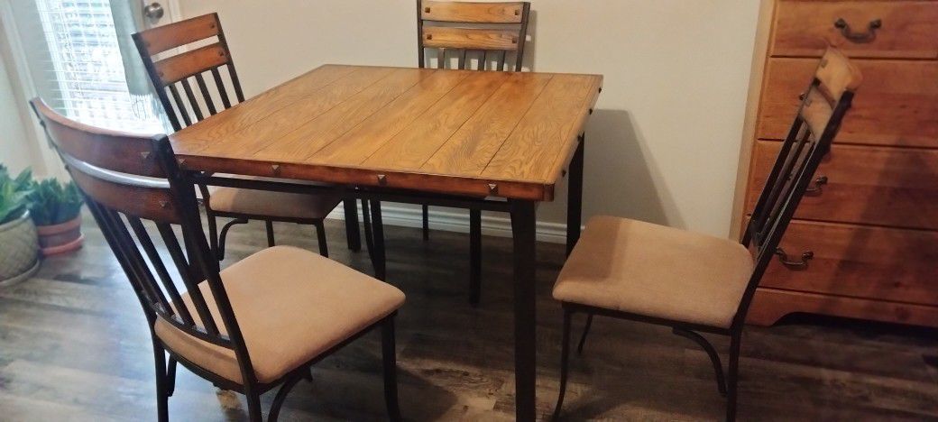 Gently Used Dinette & 4 Chairs