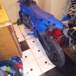 A Yamaha Dirt Bike 3 Speed