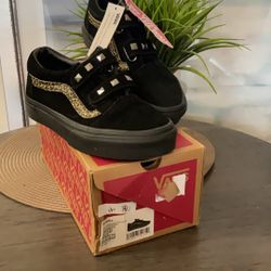 Girls Vans Size 2.5 