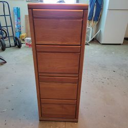Beautiful Solid Wood Oak 4 Drawer File Cabnet 