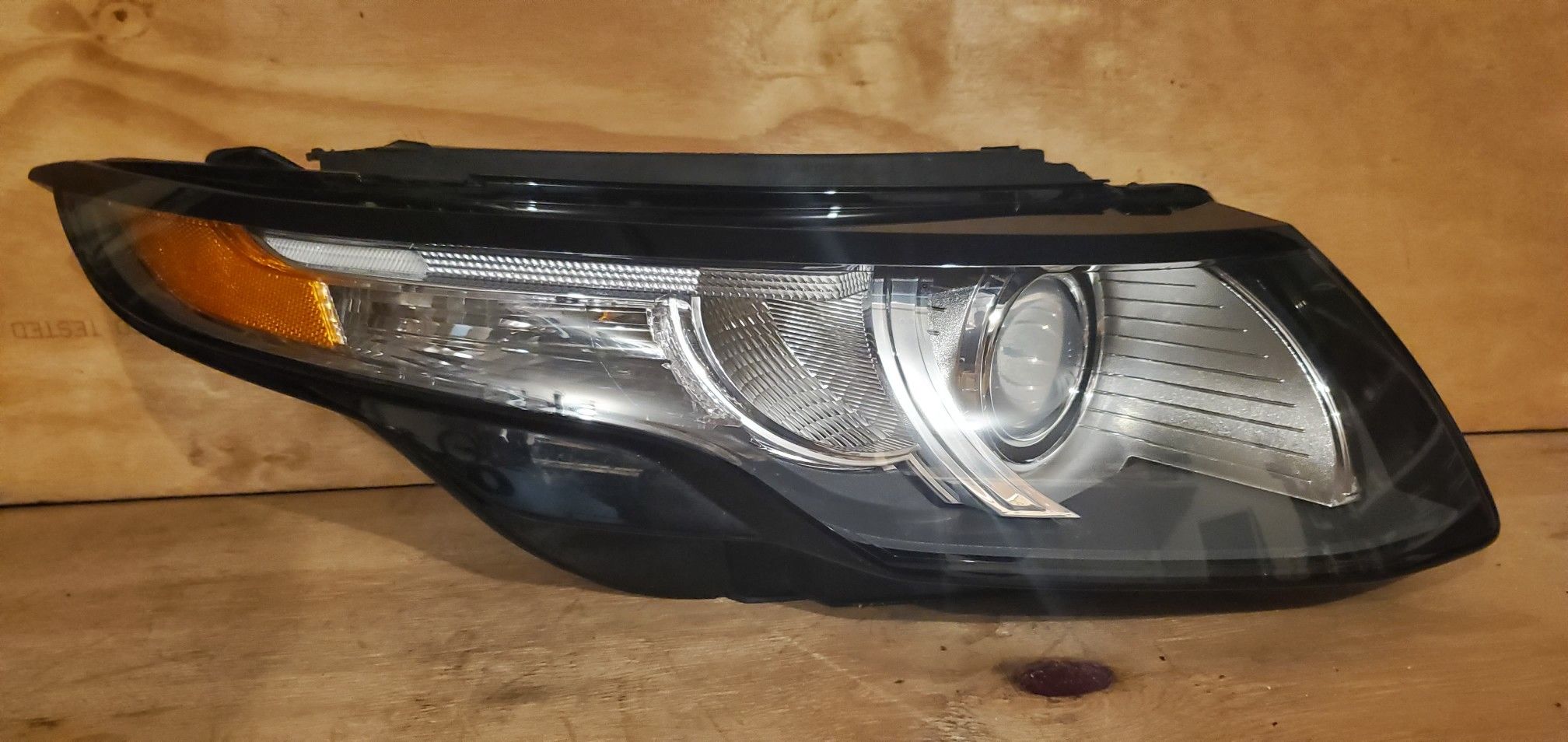 Land Rover Front Right RH Passenger side Headlight Headlamp OEM Part # VPCCFX 13W029 CF