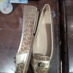 Micheal Kors Flats 