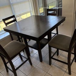 4 Chair Table For Sale !