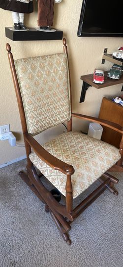 Antique rocking chair (1920’s)