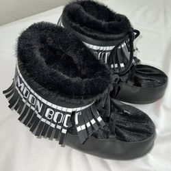 Moon boots 9.5/10 Woman’s