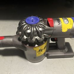 Dyson V8 Animal Cordless Vacuum + Accessories