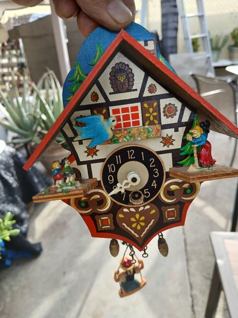 VINTAGE TINY GERMAN COCKOO CLOCK