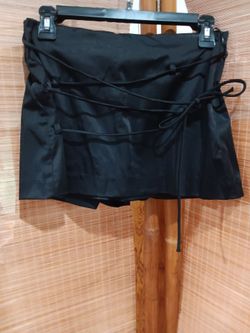 Ladies Zara atlas skort never worn