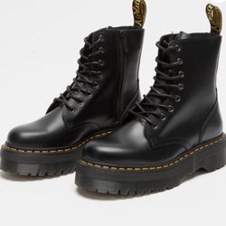 DR.MARTENS