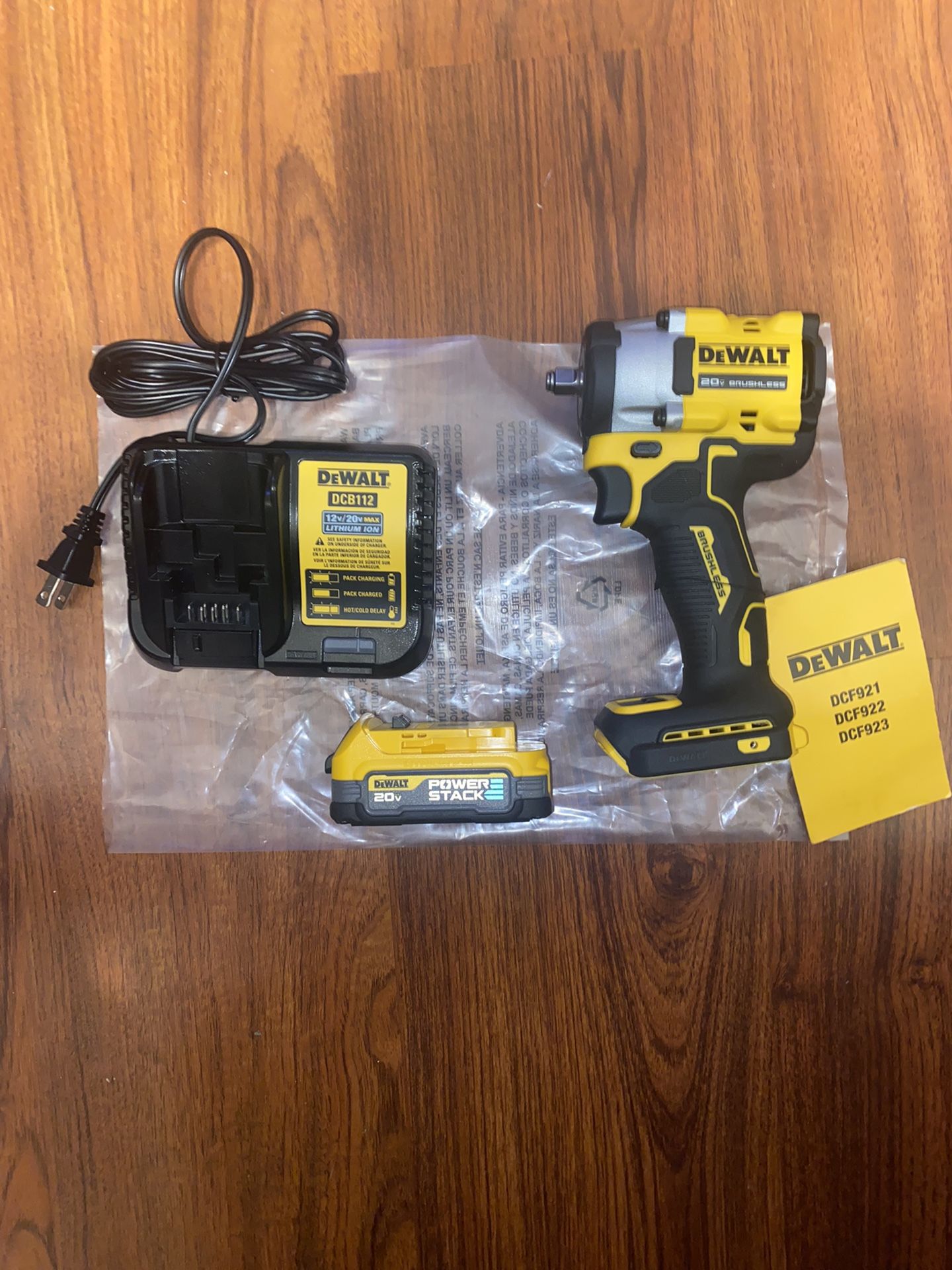 (1)Dewalt 20v Max Brushless 3/8”Atomic Compact Wrench (DCF923) (1)20v Max 1.7 Ah Power Stack (DCBP034) (1)12V/20v Max Charger (DCB112)