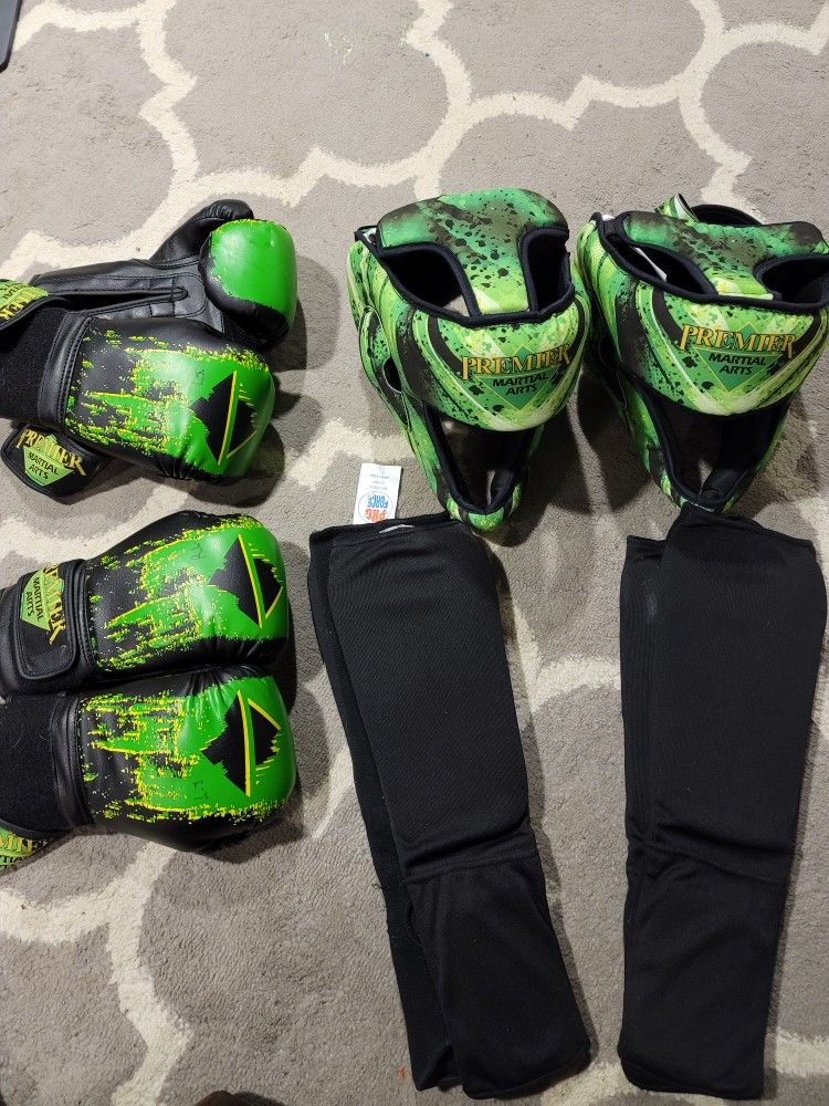 Premier Martial Arts Sparring Gear - MMA - Boxing Gloves