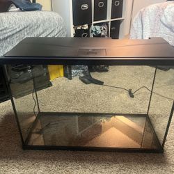 30 gallon aquarium never used plus light and lid