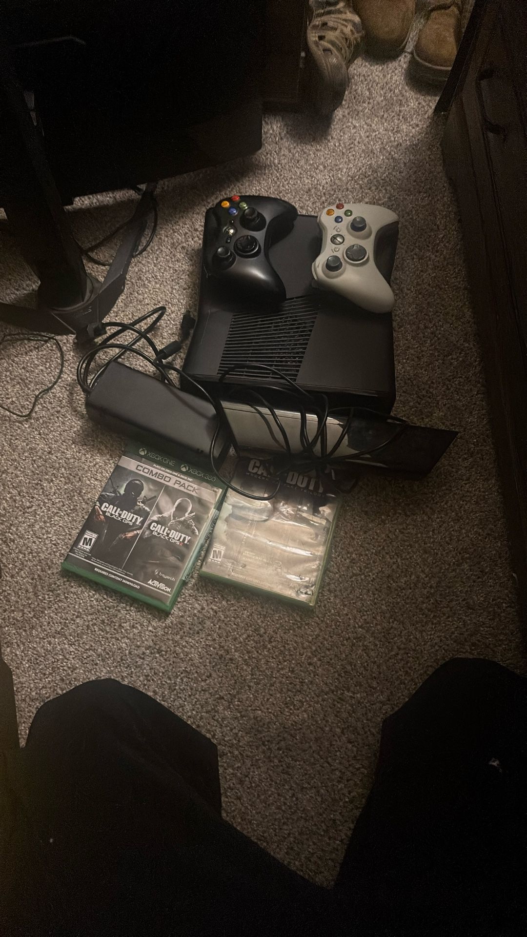 Xbox 360 5 Games 2 Controllers