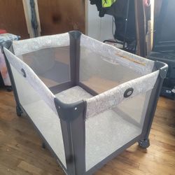 Graco Gray Pack And Play 