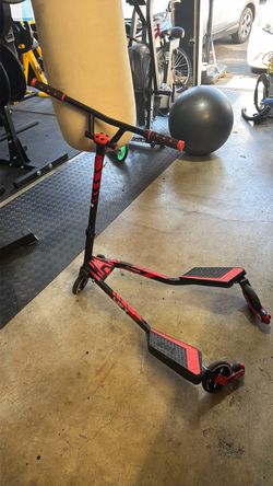 YFBIKER 3-Wheel Drift Scooter – Red & Black