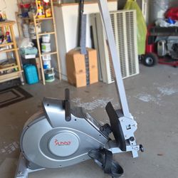 Sunny Health & Fitness Rowing Machine Like New Condition