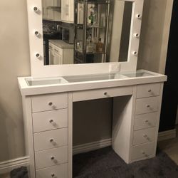 Vanity Desk With Mirror