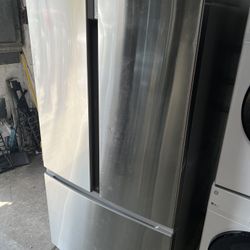 INSIGNIA REFRIGERATOR