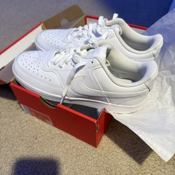 Women’s Court Vision Lows size 10