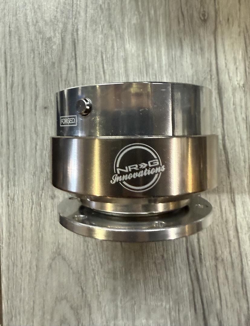 Steering Wheel Quick Release Adapter Black Body/Titanium Chrome Ring 6-Hole