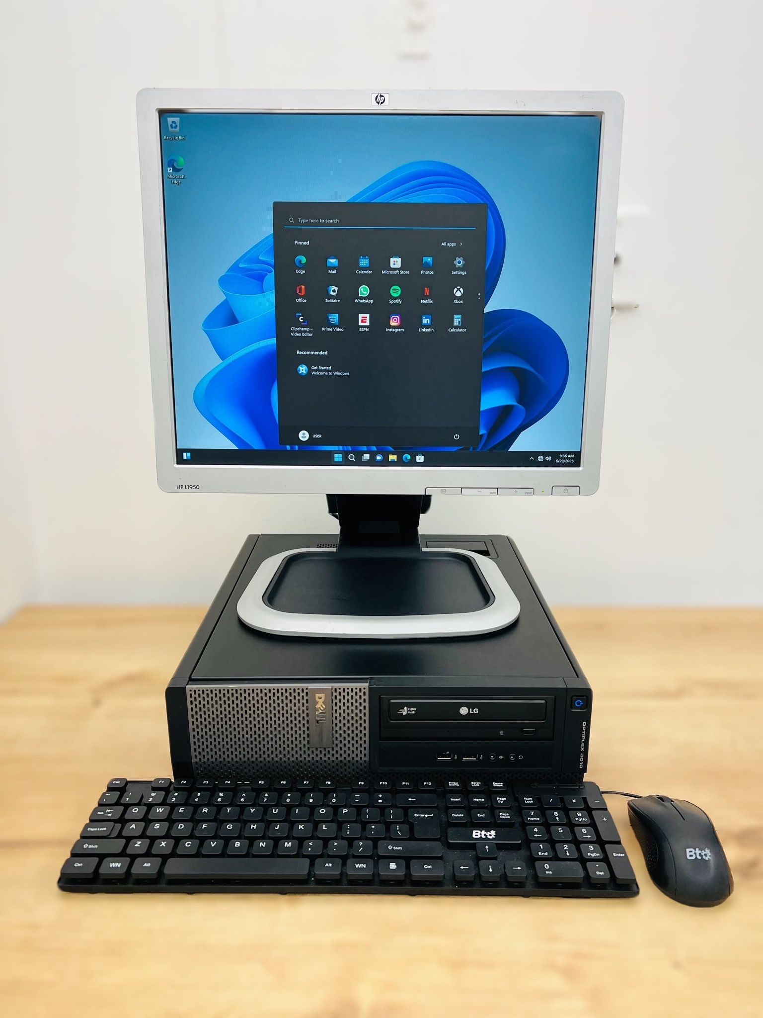 Dell PC desktop / Windows 11 Pro / HDD 1TB / CD-DVD / Antivirus / 19” Monitor / Keyboard & mouse