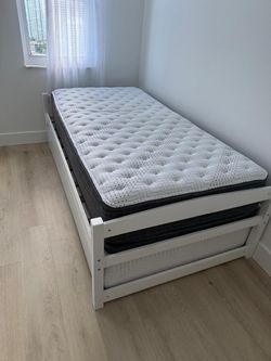 Pull out bed comes with 2 mattress