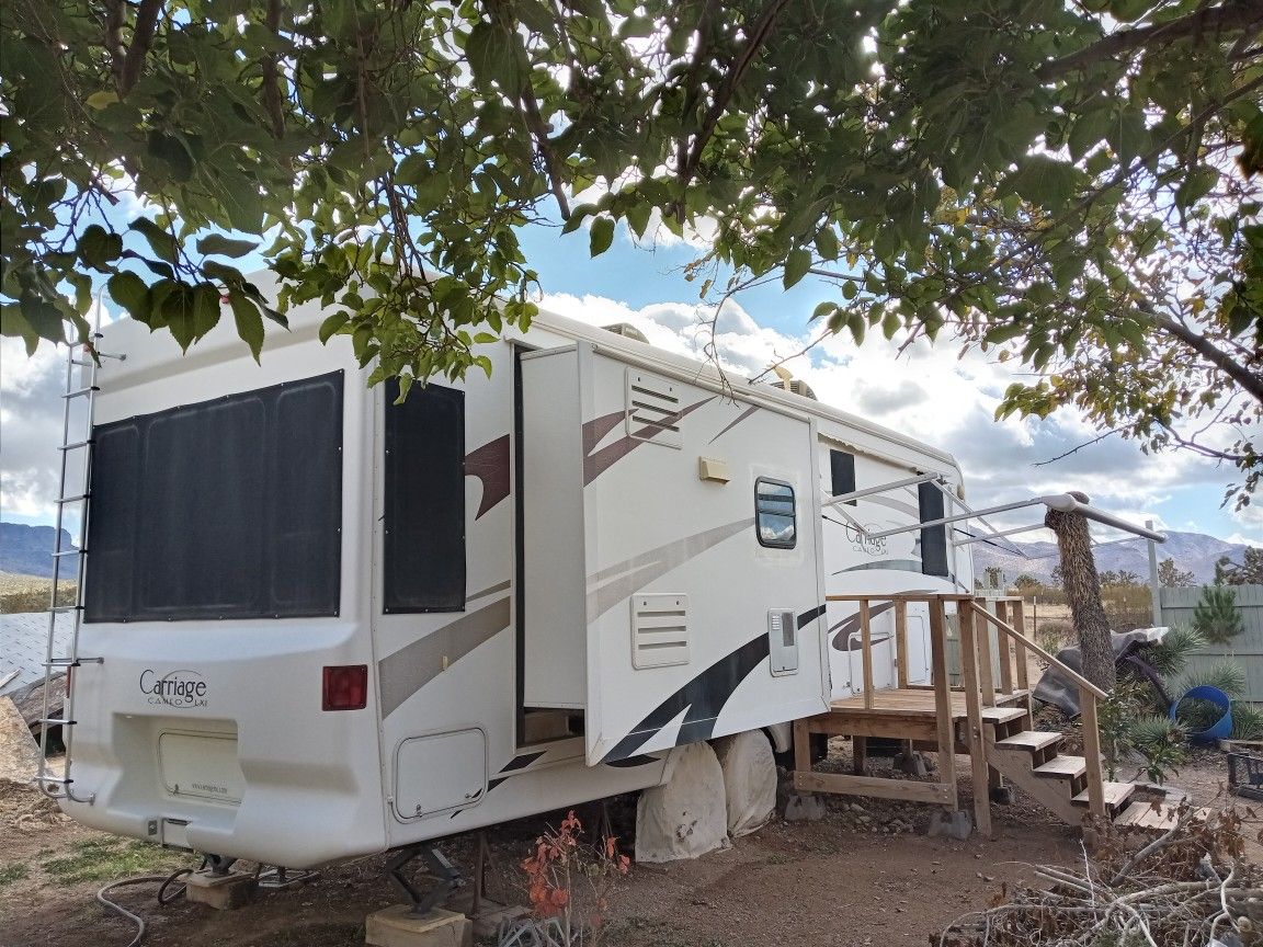 2007 Carriage Cameo LXI 5th Wheel