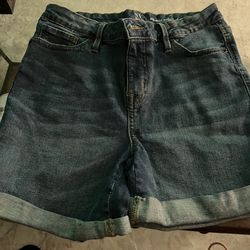 NY&C mid-rise shorts size 10
