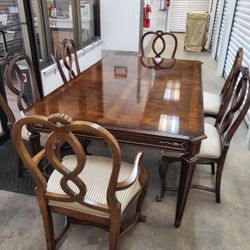 Henredon Dining Table With 8 Chairs. INCLUDES white Glove Delivery To The Northeastern Tennessee Area 