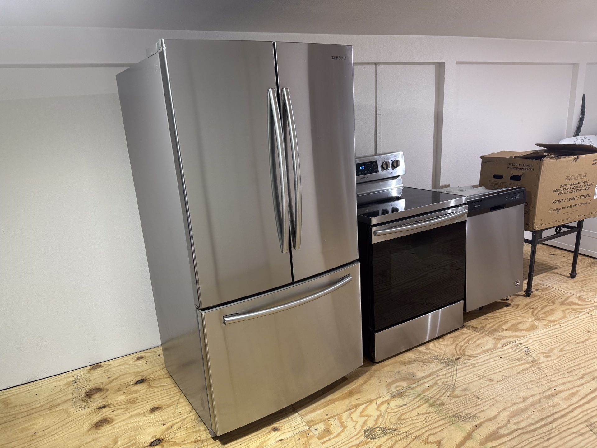 Stainless Steel Kitchen Appliances 