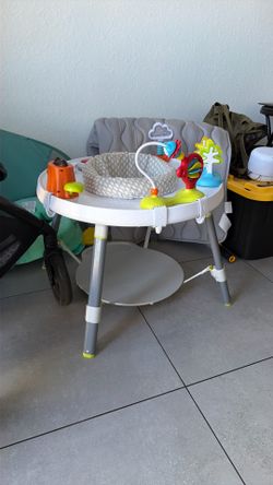 Skip Hop activity center