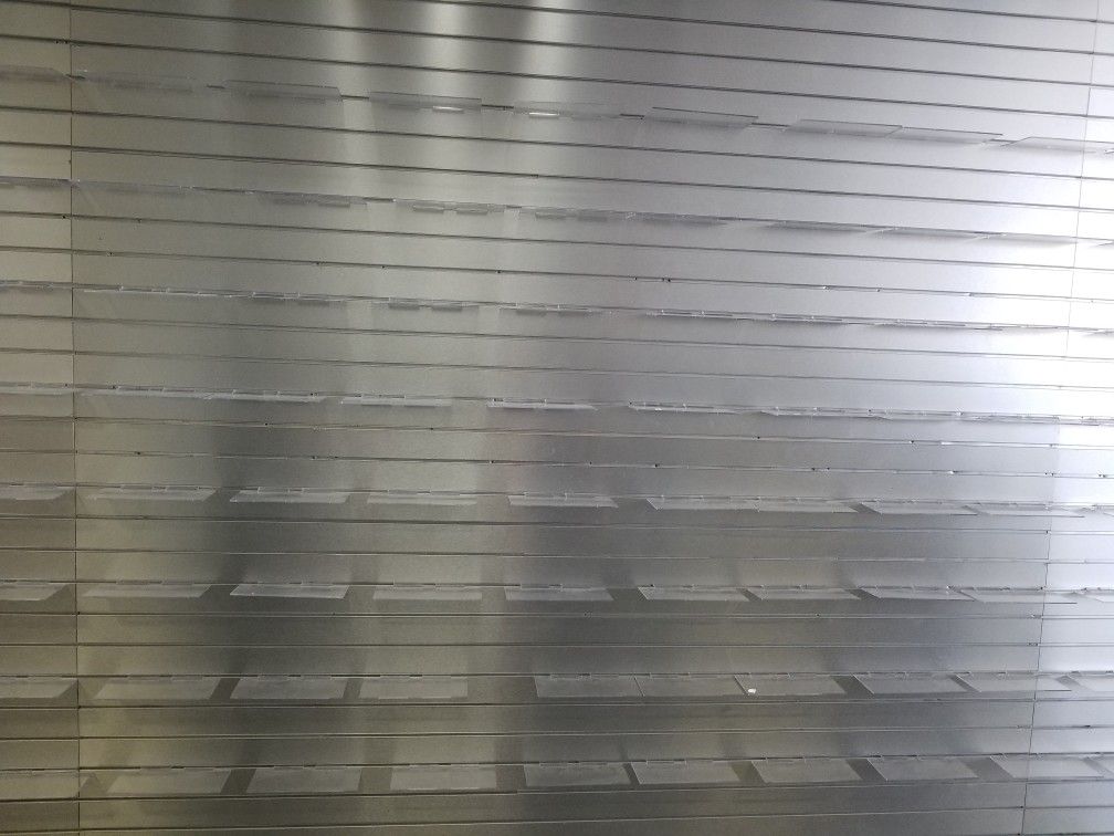 Aluminum slatwall