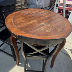 Bar Heighth Table & 3 Chairs