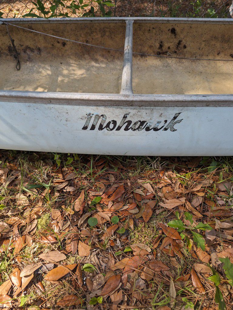 17 ft. Mohawk canoe