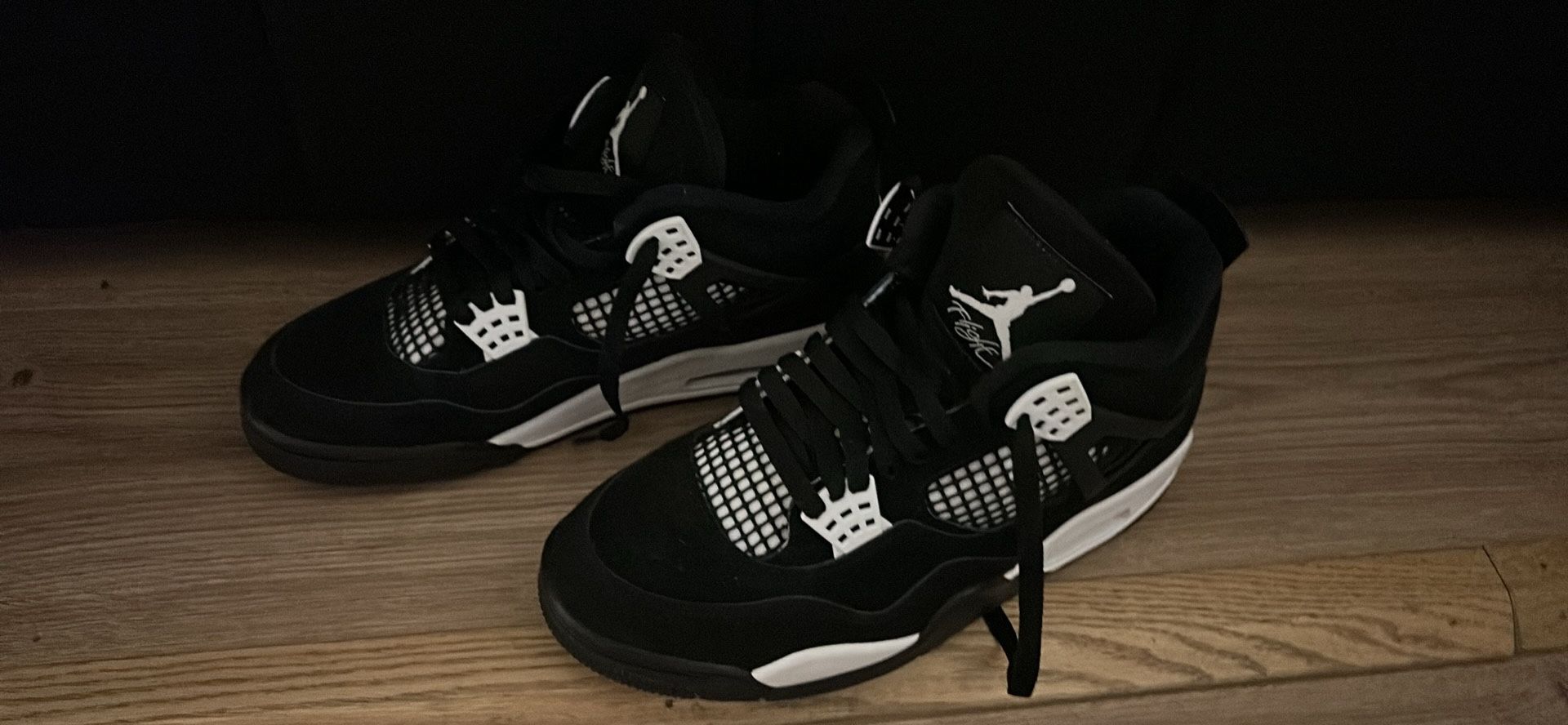 Air Jordan 4 Retro 'White Thunder'