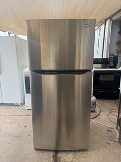 FRIGIDAIRE REFRIGERATOR