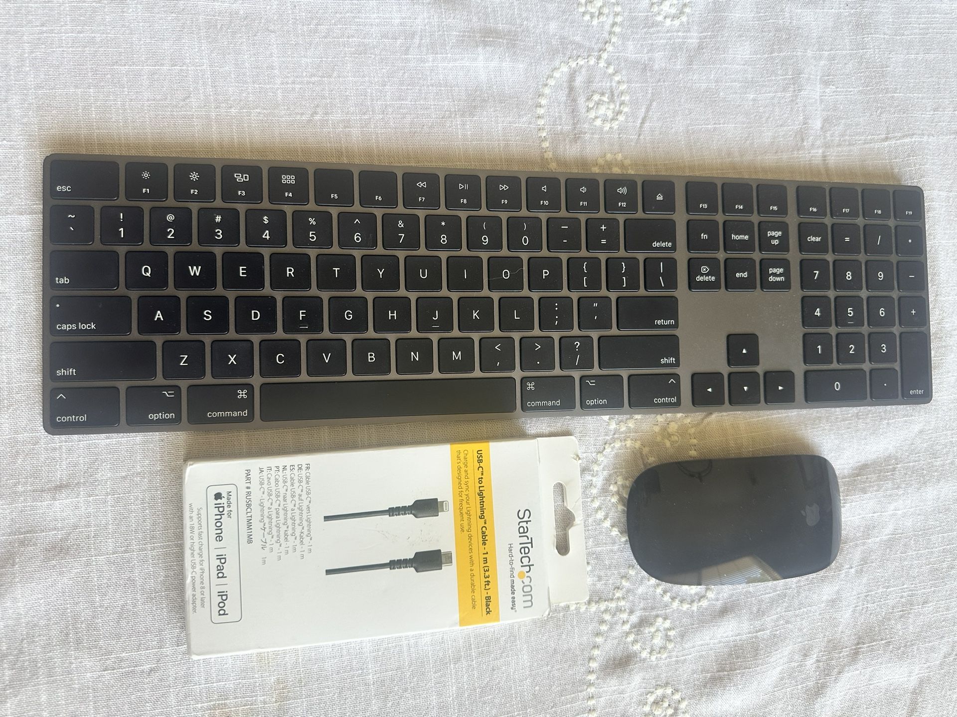 APPLE WIRELESS KEYBOARD & MAGIC MOUSE 2 - BLACK - LIKE NEW