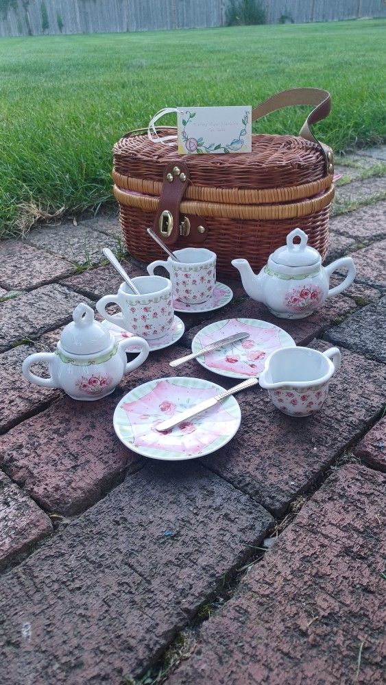 Vintage Delton complete China pink rose 2 setting tea set & storage basket