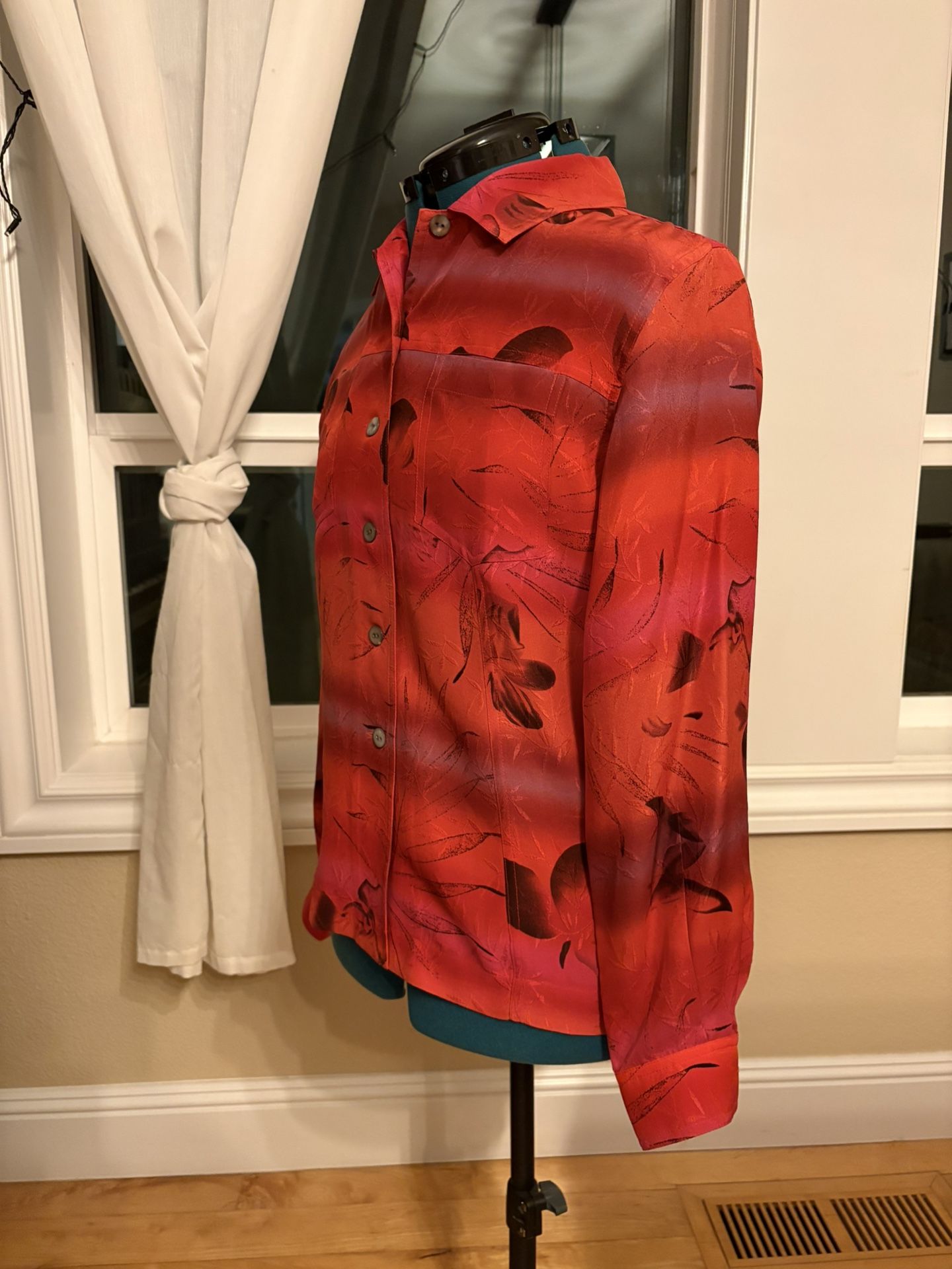 Women’s Size 1 Red With Botanical Pattern Button Up Shirt - 100% Silk - Chico’s