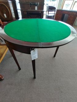 Demi Lune Table a
