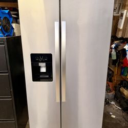 36-Inch Wide Side-By-Side Refrigerator - 25 Cu. Ft. Fingerprint-Resistant Stainless Finish