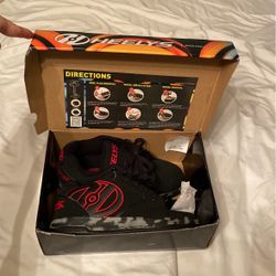 Heelys BRAND NEW Size 6 Y