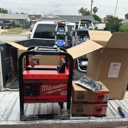 New Milwaukee MX Fuel 3600w /1800w lithium-ion battery powered push start portable generator.try before you buy. Pick up only. 